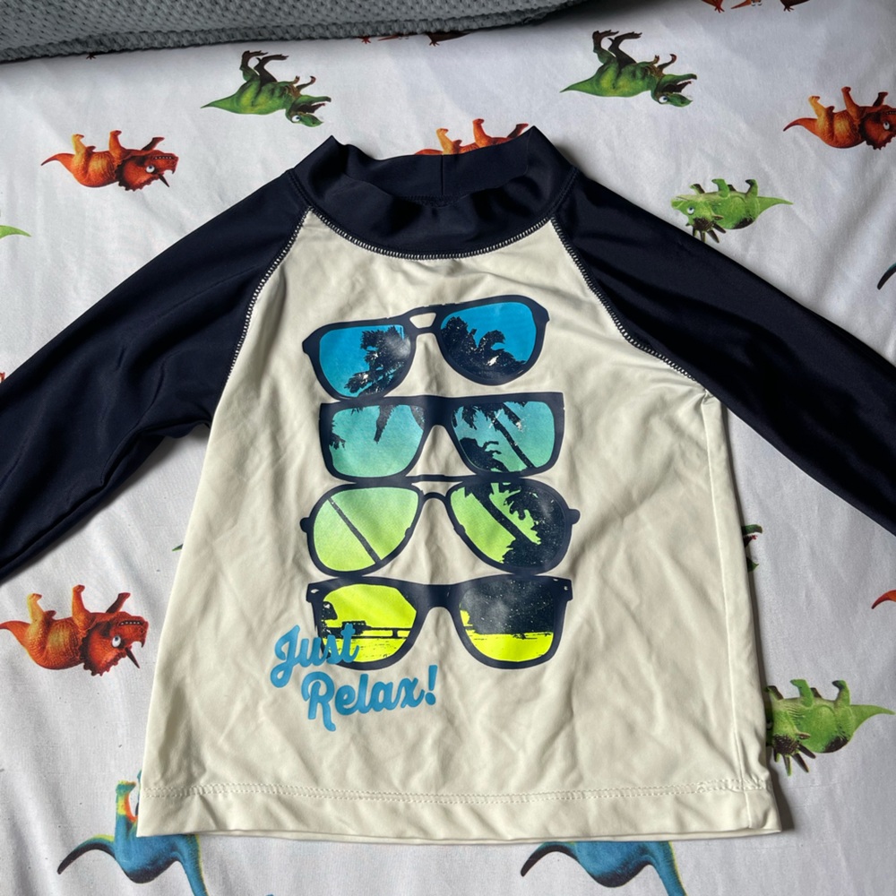 5/10$ Oshkosh toddler size 2T (may even fit 3T) rashguard, swim top